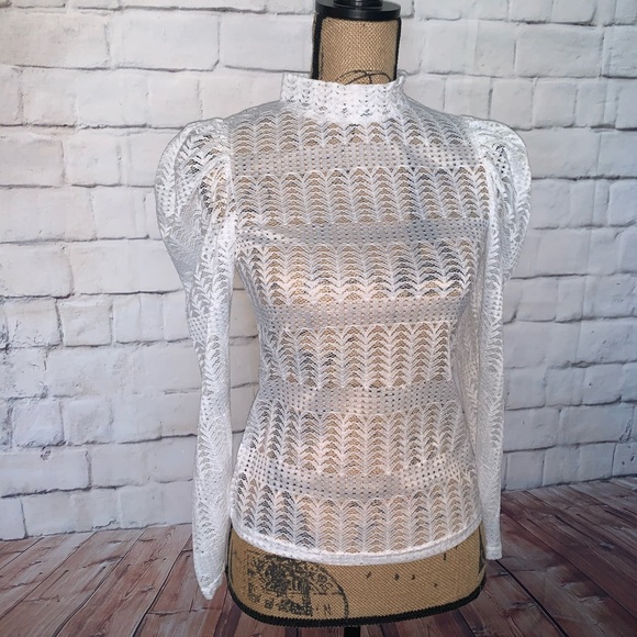 ✨ SOLD NWOT Gorgeous lace top - Picture 3 of 6